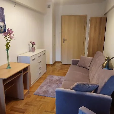 Apart- Salon Z Aneksem Kuchenym, 2 Sypialnie, Lazienka *