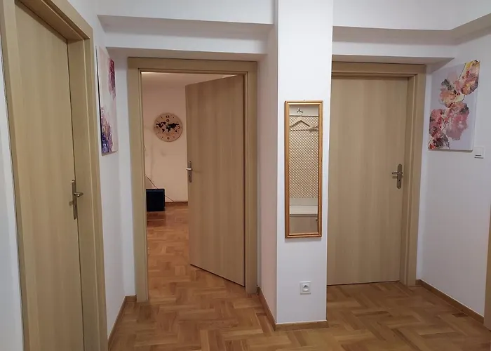 Apart- Salon Z Aneksem Kuchenym, 2 Sypialnie, Lazienka *