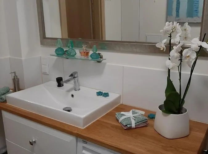 Hostel Apart- Salon Z Aneksem Kuchenym, 2 Sypialnie, Lazienka